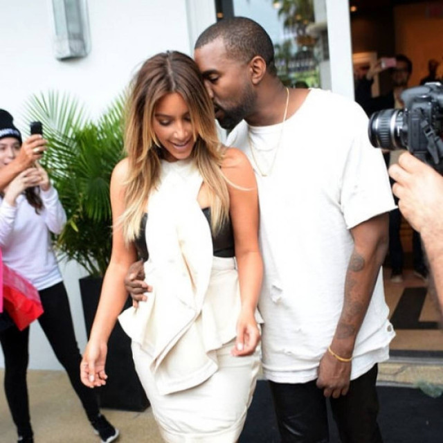 H Kim Kardashian χωρίς εσώρουχα στο μπάνιο με τον Kanye West