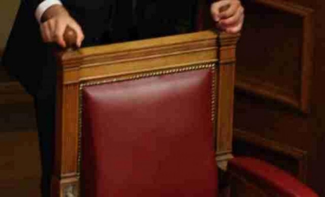 Κι όμως: 18.600 ευρώ σε βουλευτές-μέλη επιτροπών για μία ημέρα!