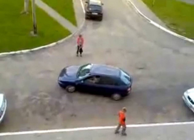 Γυναικείο παρκάρισμα... Η επιστήμη σηκώνει τα χέρια ψηλά! (βίντεο)