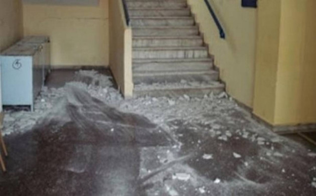 Στο νοσοκομείο μαθητής από πτώση σοβάδων σε σχολείο