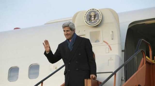 Στις Φιλιππίνες ο Κέρι για να δει τι άφησε πίσω του ο τυφώνας Χαϊγιάν