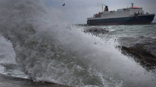 Εξασθενούν οι άνεμοι-Δείτε ποια δρομολόγια πλοίων εκτελούνται κανονικά
