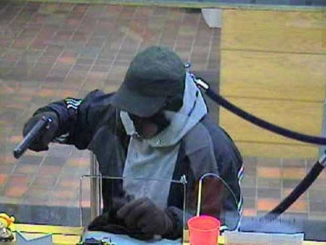 Λήστεψε την τράπεζα, πλήρωσε το χρέος και παραδόθηκε