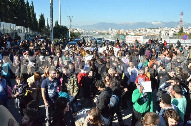 Συγκέντρωση διαμαρτυρίας στο υπουργείο Παιδείας (pics+vids)