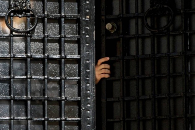 Πρωτοβουλίες της κυβέρνησης για τα νοικοκυριά χωρίς ρεύμα