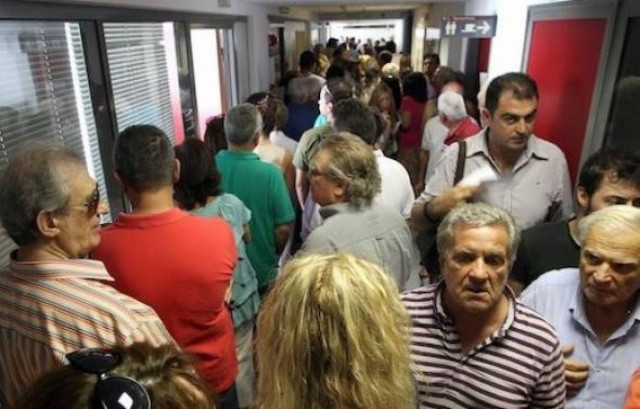 Στον εισαγγελέα 143 εφοριακοί