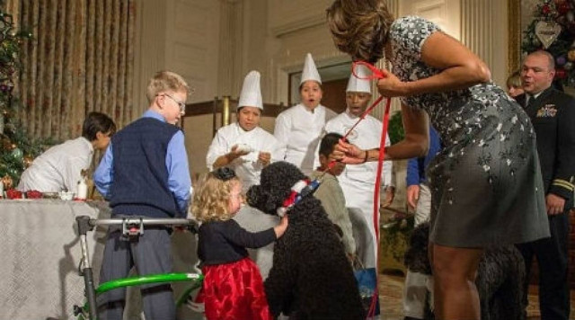 Βίντεο: Ο σκύλος των Ομπάμα... «γκρέμισε» ένα μικρό κοριτσάκι!