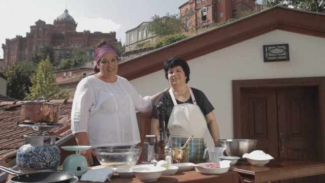 Η Μαρία Εκμεκτσίογλου προσφέρει το καταΐφι της στον Πατριάρχη!