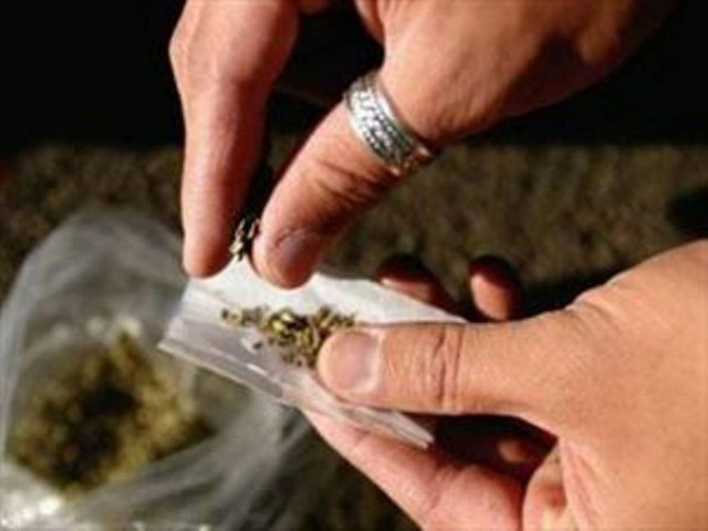 Ανήλικος διακινούσε χασίς με την «ευλογία» του πατέρα του