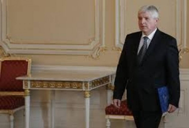 Ο Τσέχος πρωθυπουργός θέλει να «γλιτώσει» την κηδεία του Μαντέλα!