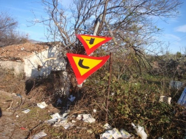 Απίστευτο τροχαίο στην Ξάνθη - Τύχη βουνό για νεαρό οδηγό (pics+vid)