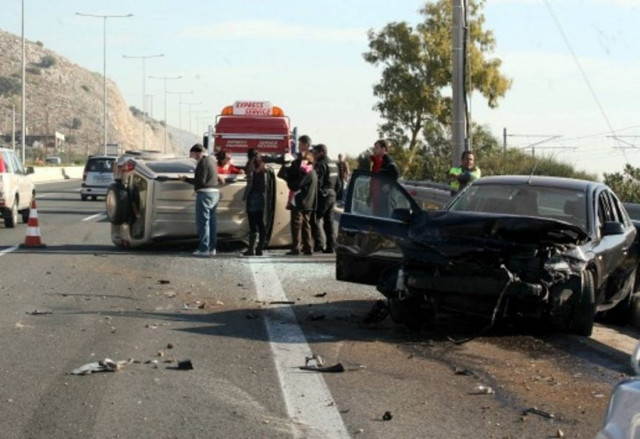 Νεαρή γυναίκα ξεψύχησε στην άσφαλτο