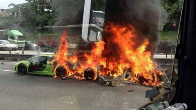 Το πιο ακριβό τροχαίο του κόσμου: Τράκαραν τρεις… Lamborgihni