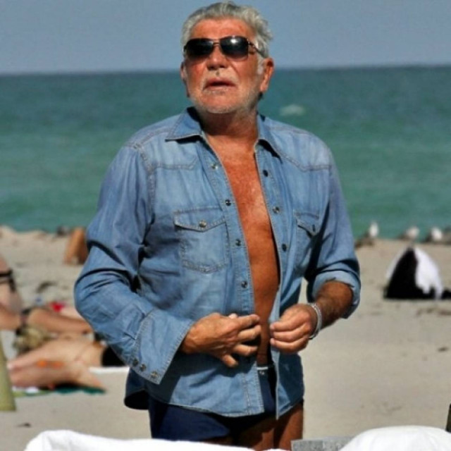 Ο Roberto Cavalli στην παραλία