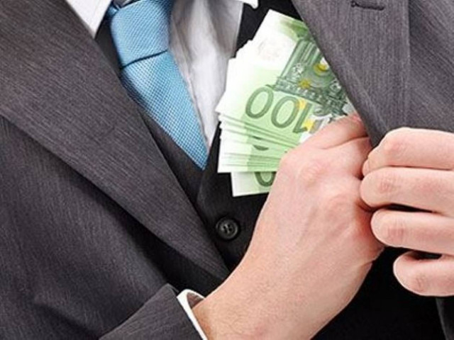 «Τσέπωσε» 33.000 ευρώ, αλλά η υπόθεση δεν προχωρούσε λόγω...