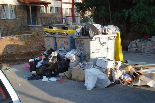 Απίστευτο: 200.000 ευρώ σε κάδο σκουπιδιών στο Ναύπλιο