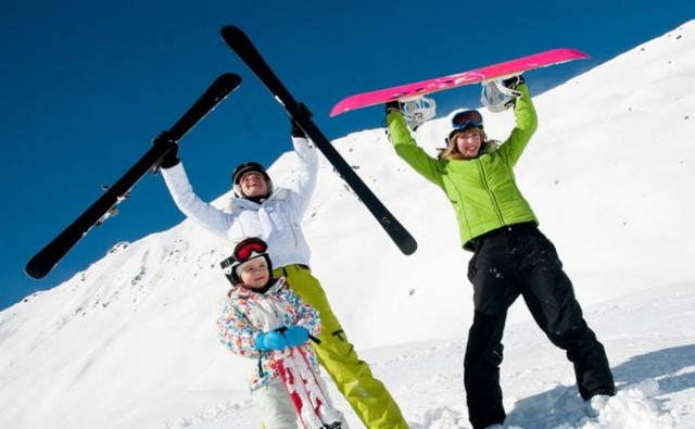 Χειμερινό σκι και σνόουμπορντ, τα αθλήματα της ευτυχίας