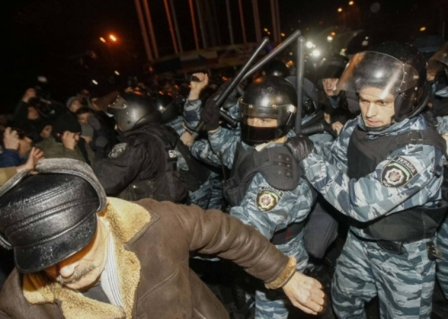 Η ΕΕ καλεί τις ουκρανικές αρχές να μην ασκήσουν βία στους διαδηλωτές