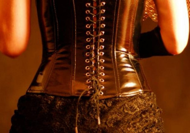 Εντεκα συλλήψεις μετά από ελέγχους σε τρεις οίκους ανοχής