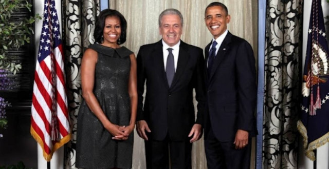 Τα είπε με τον Ομπάμα ο Αβραμόπουλος στο μνημόσυνο του Μαντέλα