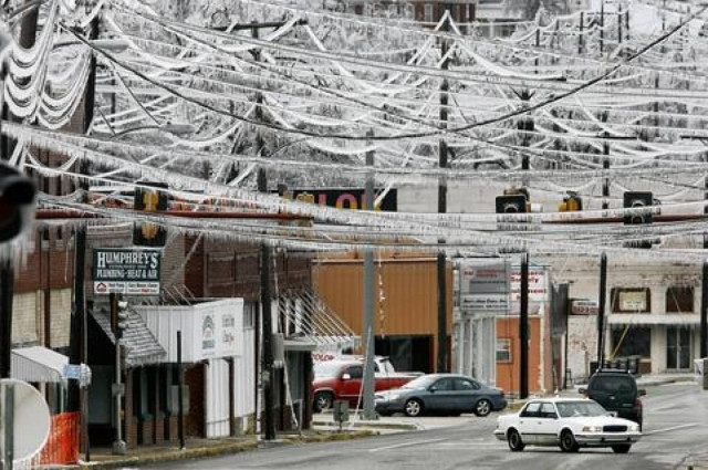 ΗΠΑ: Χάος στους δρόμους λόγω της χιονοθύελλας