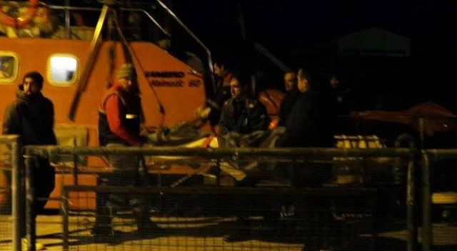 Μάχη με τα κύματα για να σωθεί 40χρονος ασθενής (video)