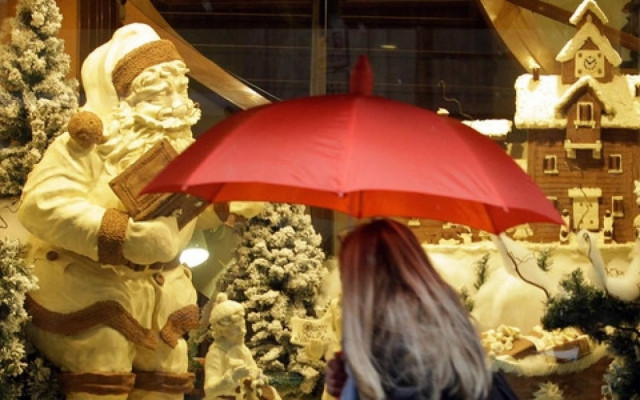 Ξεκινά την Πέμπτη το εορταστικό ωράριο καταστημάτων