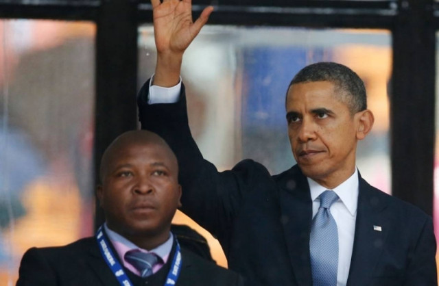 «Απατεώνας» ο διερμηνέας της νοηματικής στην τελετή για τον Μαντέλα