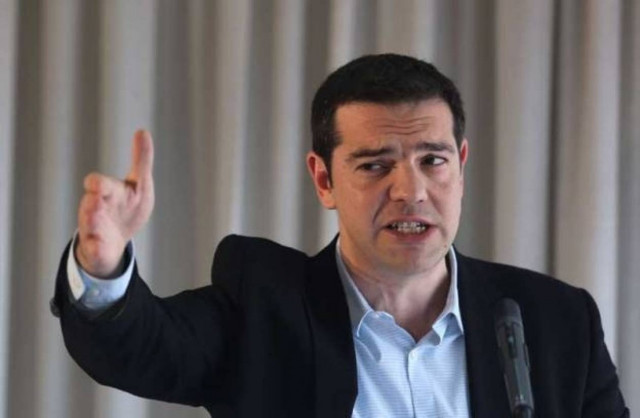 Την «Μαύρη Βίβλο» του Μνημονίου παρέδωσε στο ευρωκοινοβούλιο ο Τσίπρας