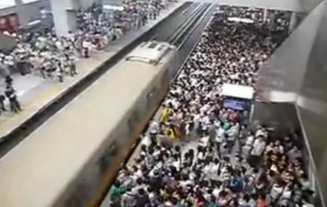 Το μετρό του Πεκίνου, σε ώρα αιχμής! (βίντεο)