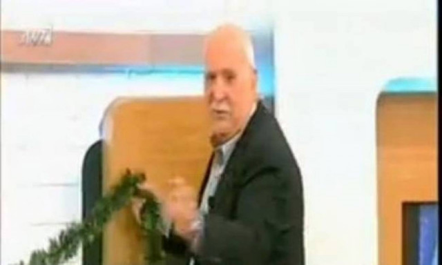 Γιώργος Παπαδάκης: Διέκοψε την εκπομπή του γιατί... έπεσε το ντεκόρ!