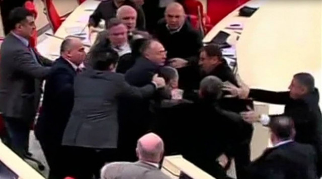 Άγριο ξύλο στο Κοινοβούλιο της Γεωργίας (vid)