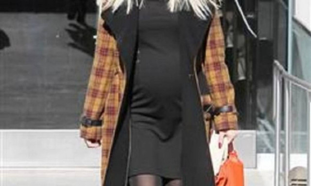 Ποια διάσημη σταρ περιμένει το τρίτο της παιδί και το κρατάει κρυφό;