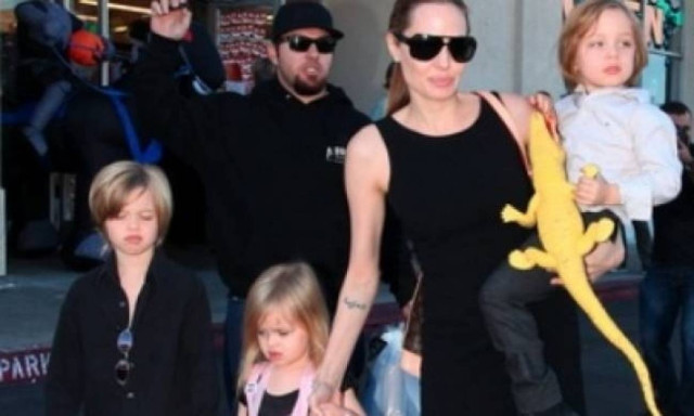Angelina Jolie: Με τα παιδιά της σε παιδική παράσταση!