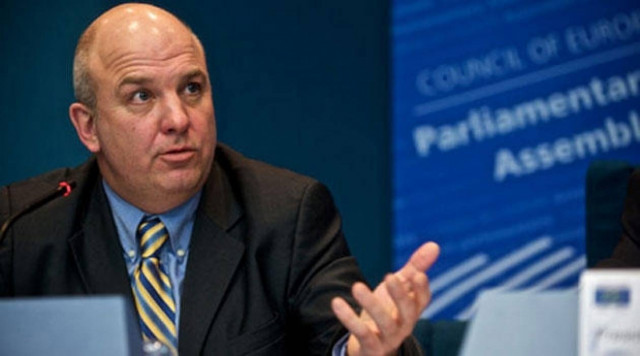 Μούιζνιεκς: Να τεθεί εκτός νόμου η Χρυσή Αυγή!