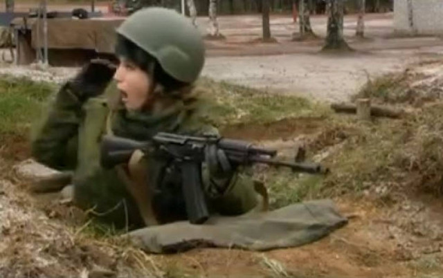 Τα όπλα δεν είναι για τις κυρίες... (βίντεο)