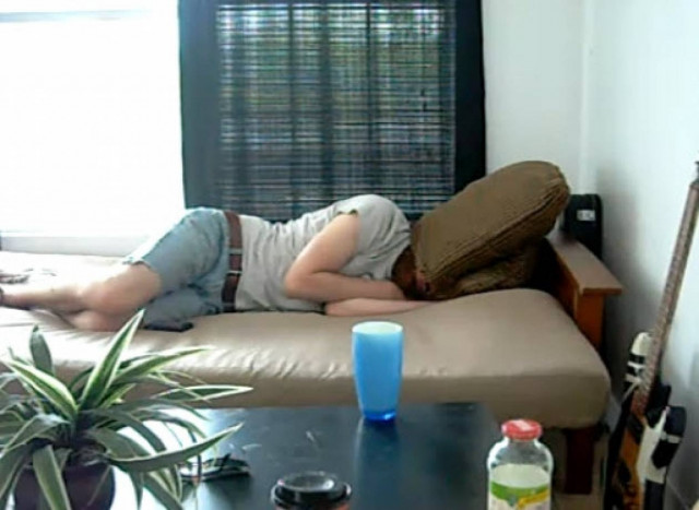 Ένας άσχημος τρόπος για να ξυπνήσει κάποιος... (βίντεο)