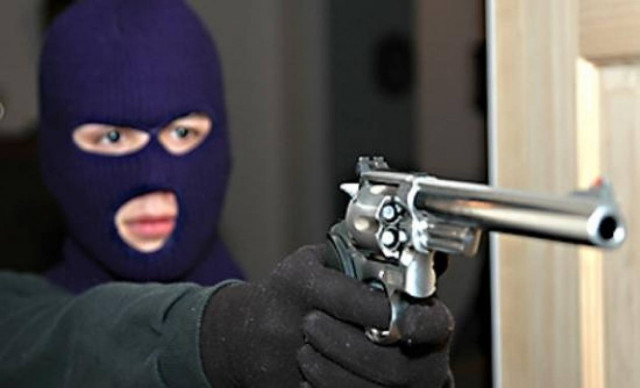 Κόρινθος: Ληστεία με λεία άνω των 40.000 ευρώ