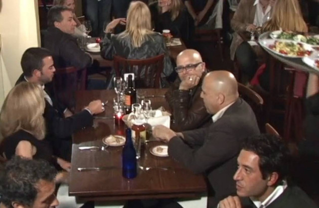 Μακαρόνια παραγγείλατε; Πάρτε τα μαζί με το δίσκο! (βίντεο)