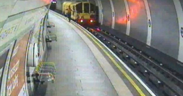 Δείτε την «διαφήμιση» στο μετρό του Λονδίνου για την Ελλάδα