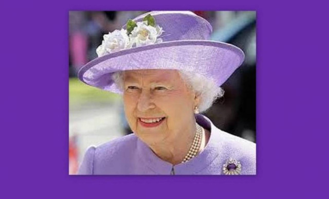 Έξαλλη η βασίλισσα Ελισάβετ: «Μακριά τα βρωμόχερά σας από τα σνακ μου»