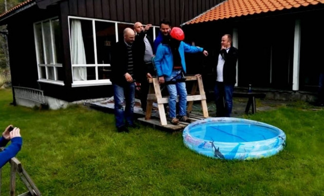 Ξεκαρδιστική φάρσα σε bachelor party! (βίντεο)