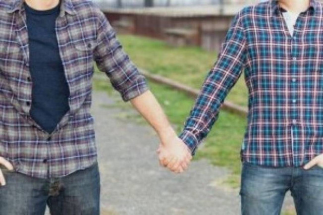 Κάλεσμα ΣΥΡΙΖΑ, ΠΑΣΟΚ και ΔΗΜΑΡ για τα ομόφυλα ζευγάρια