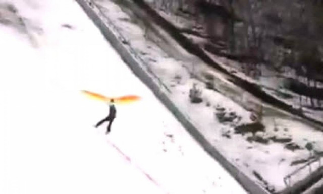 Fail βίντεο: Πήγε να πετάξει αλλά τσακίστηκε...