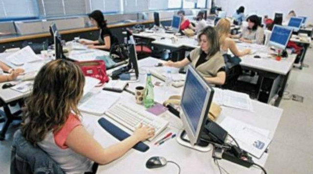 Λιγότερες προσλήψεις τον Νοέμβριο