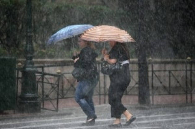 Παροδικές βροχές και πτώση της θερμοκρασίας