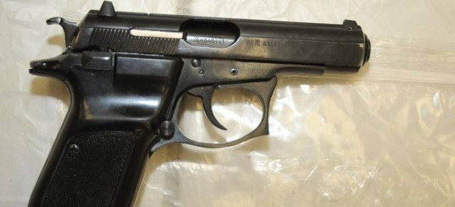 ΣΟΚ! Ελληνοκύπριος  άνοιξε πυρ έξω από την κυπριακή Βουλή