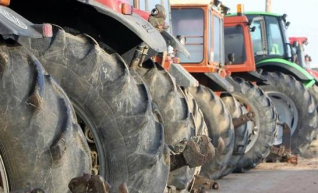 «Ζεσταίνουν τις μηχανές» τους οι αγρότες