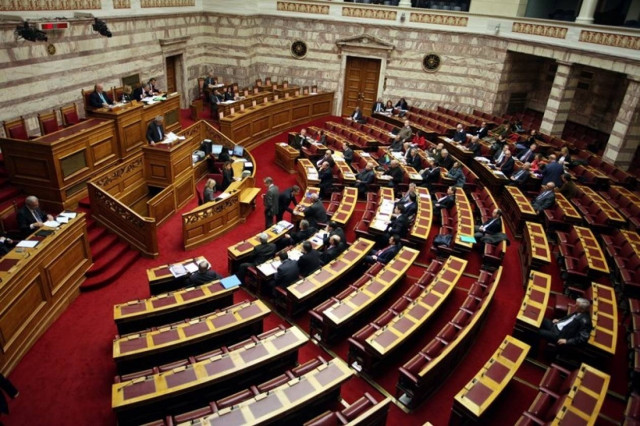 Σφοδρή αντιπαράθεση στη Βουλή για τα υποβρύχια