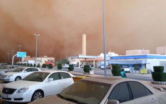 Εικόνα «αποκάλυψης» - Η σκόνη έκανε τη μέρα... νύχτα! (βίντεο)